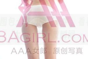 3Agirl图包：在幽暗灯光中，看看这两只大白兔的顽皮瞬间