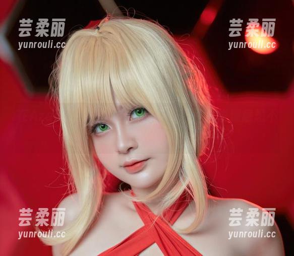 在Azami的裤里丝图册中，你可能会发现意想不到的小惊喜