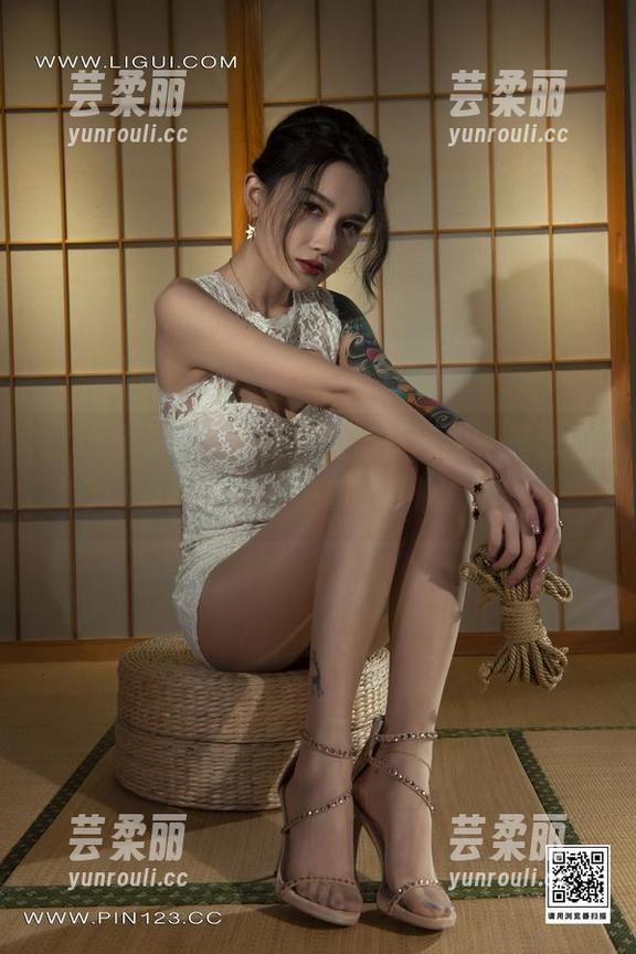 Ligui丽柜 - 崔英晗的棉袜图包，里面的每一张都在说：‘来呀，快看我’！
