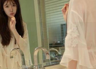 MFStar模范学院 – 通过K8傲娇萌萌Vivian的美足合集，来一场视觉的逆袭