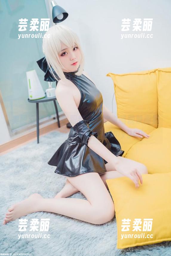 美图资源推荐！跟我一起欣赏喵糖映画黑丝制服美女的魅力，ohmygod