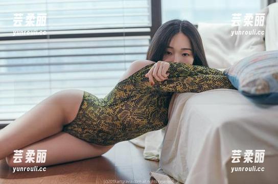 白丝的诱惑：Pia(피아)美图让你不自觉多看几眼！