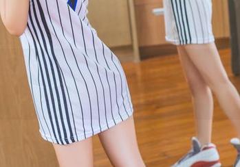 TouTiao头条女神 – 看信悦儿的豹纹美腿，高清分享让人目不转睛！
