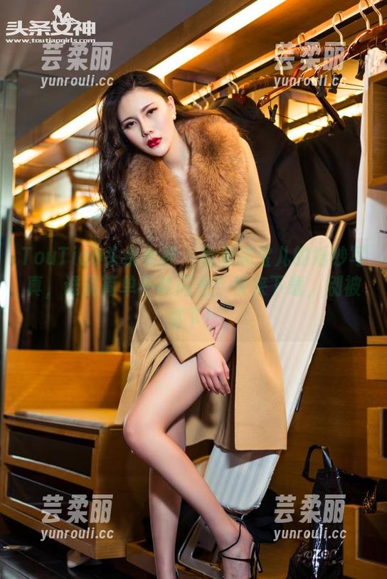 TouTiao头条女神 - 看看瑞宝儿的婚纱写真，谁说简单不能闪光？快来下载，别被落下！