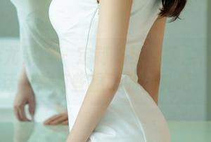 UGirls尤果网 – 定制棉袜里的孟思雨：生活中总有些温暖的意外吧。
