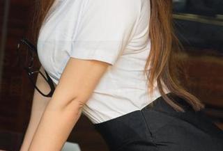UGirls尤果网 – 万圣节的神秘，李莉莉的套图，原图在灯光下摇曳的影子