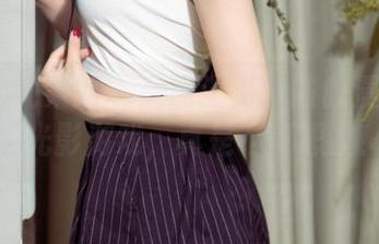 UGirls尤果网 – 美图漫游：陈雅漫的吊带与光影游戏，真是不可思议！