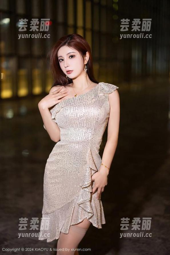XIAOYU语画界 - 写真中的海边故事：杨晨晨和她的阳光、沙滩、还有点呆