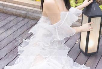 Xiuren秀人网 – 闪闪发油亮，Lovely璐璐写真集分享，绝对是让你停不下来的货！