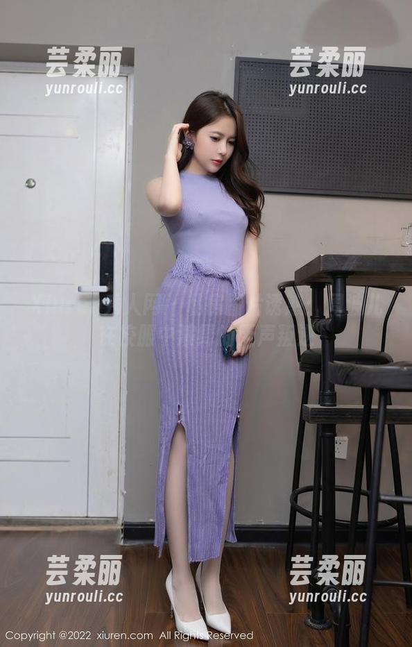 Xiuren秀人网 - 私房图片诱惑：周波儿在校服中演绎的无声叛逆