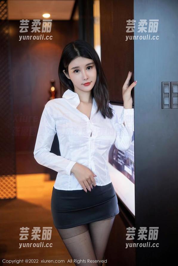 Xiuren秀人网 - 圣诞节的奶油妹妹：这张原图是不是应该成为我的桌面壁纸？（急需下载！）