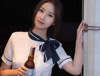 Xiuren秀人网 – 作品中的王梓童Doirs，长腿搭配阳光，美得让人想停留一会！