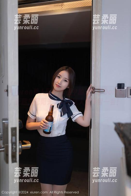 Xiuren秀人网 - 作品中的王梓童Doirs，长腿搭配阳光，美得让人想停留一会！