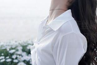 Xiuren秀人网 – 王雅姗的灰丝瞬间：每一张免费照片都值得慢慢品味！