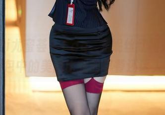 YouMi尤蜜荟 – Egg_尤妮丝红裙来袭，图包中的美图比我的早餐还诱人！