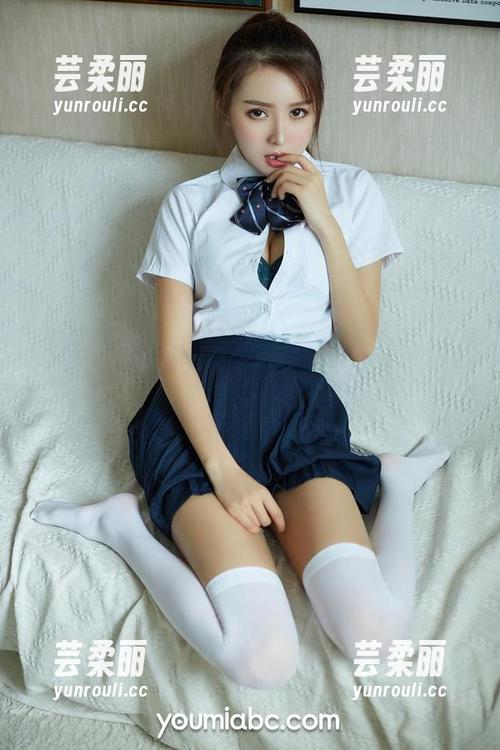 YouMi尤蜜荟 - 李纤纤在樱花树下的照片，免费分享，简直是春天的馈赠！