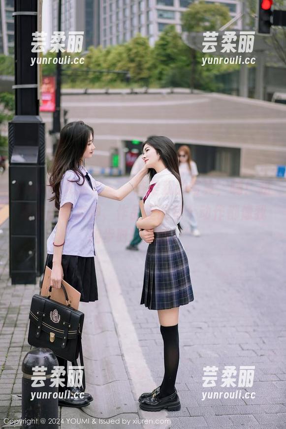 YouMi尤蜜荟 - ‘这是我的写真，嗨！我是熊小诺女神，作品里的每个动作都像我跑步时的尴尬！’