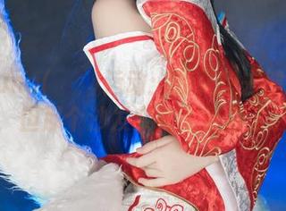 高清Yuna(윤아)运动：我又想去健身房了，但那个沙发实在太舒服了。