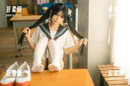 rua阮阮的光辉套图，谁说课间不能有点小暧昧？