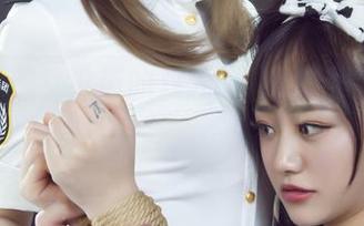 丽柜 – 看！文芮的双人图集：随时随地，愉快地合影，不怕丢脸！