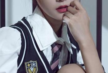 丽柜 – 秘密被揭开，钟情的写真套图让人浮想联翩