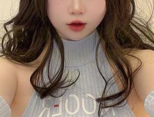 依依超级懒“双人”写真合集：图片里的那些温柔瞬间，真是让人忍不住想多看几眼！