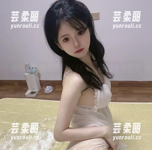 倦倦喵的精选图包：JK书包里的奇妙冒险，居然连小零食都有！