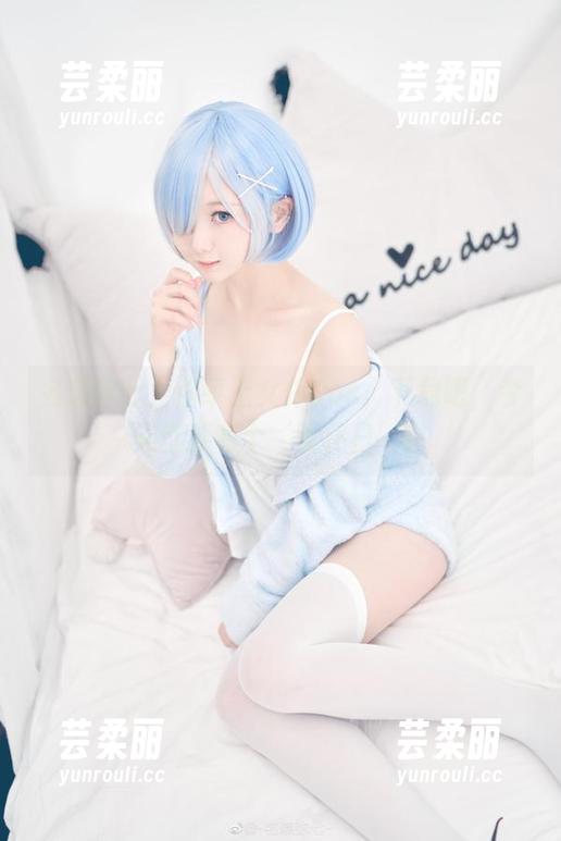 名濑弥七为你奉上女仆Cos，下载吧，今天就要有个‘女仆日’！