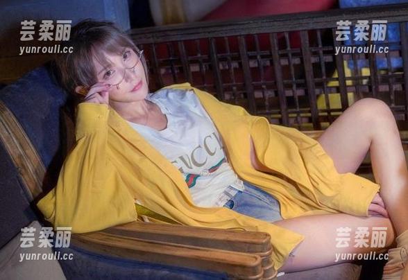 在下萝莉控ii变身魔王罗莎莉亚，写真套图尽显女王风范。