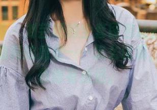 头条女神 – 刘芸熙的全套图包让我捏了一把汗，油亮的感觉……怎么说呢，会让人想得有点远。