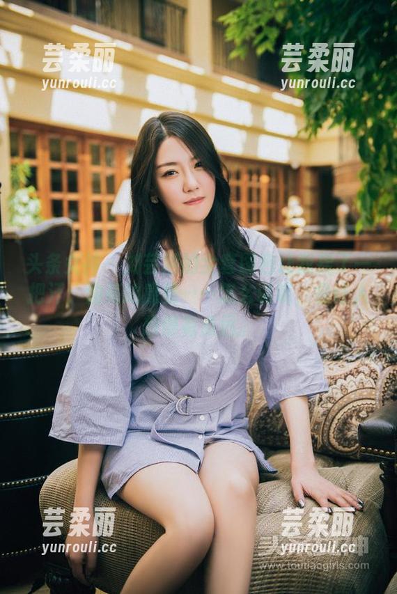 头条女神 - 刘芸熙的全套图包让我捏了一把汗，油亮的感觉……怎么说呢，会让人想得有点远。