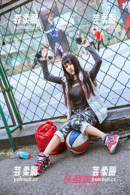 头条女神 - 梦心玥健身房性感写真集：高清捕捉每一个诱惑的角度