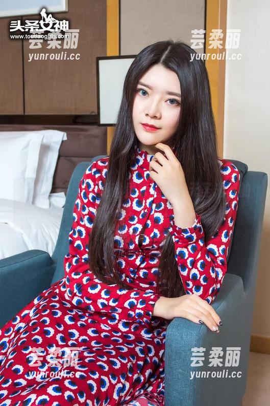 头条女神 - 王紫琳居家趣事：无圣光下的套图，谁说我就是个宅女！