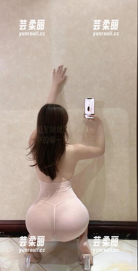 微密圈 - 奶宝妹纸的夜游泳池：在线美图中的每一滴水都在低语