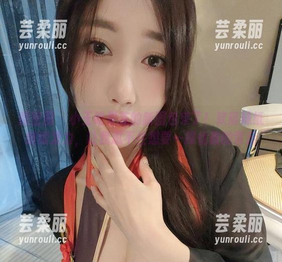 微密圈 - 小玉吃果冻的新图包来了！软萌妹纸继续发力，让我忍不住想要一探优雅的背后