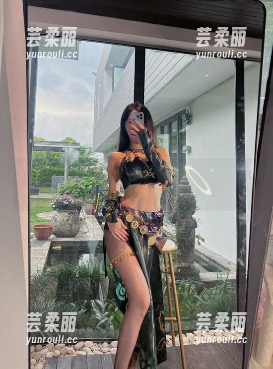 微密圈 - 小玉吃果冻精选：当豹纹遇上带尾巴，是画风突变还是新时尚？