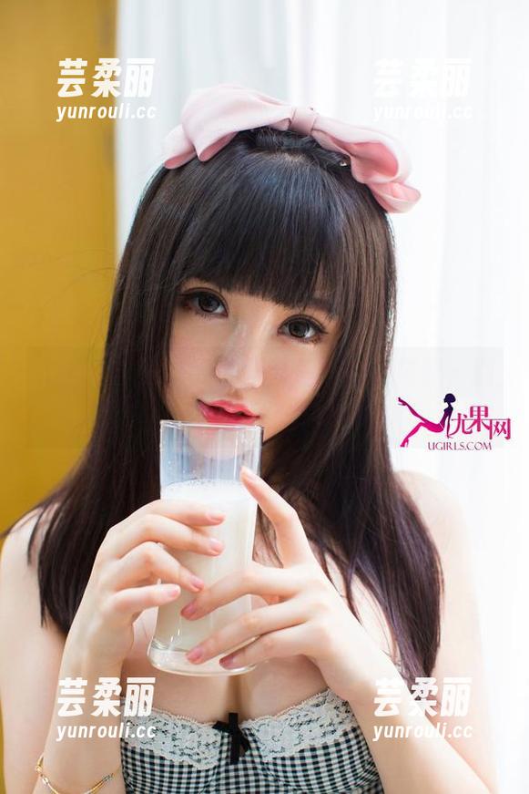 尤果网 - 美替的最新图包：吊带搭配，别有洞天！