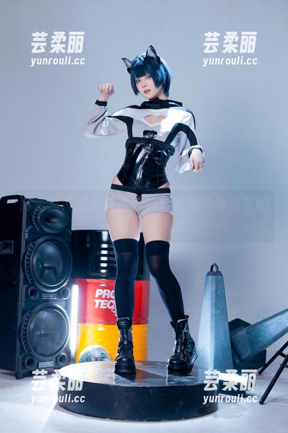 高清照片把屿鱼和她的蕾丝情怀最真实的一面展现出来