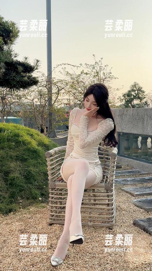微密圈 - 徐莉芝Booty的白裙图集：轻柔与率性的资源追逐