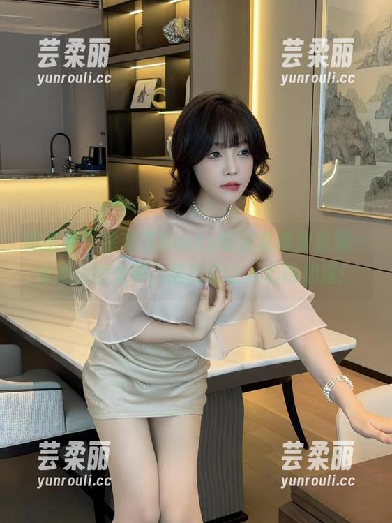 微密圈 - 徐莉芝Booty的泳装高清资源：泳池边的女神，居然能让人心跳加速！