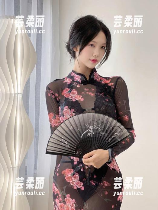 定制版白衬衫，抖娘利世轻松驾驭的优雅与自然