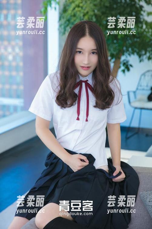 推女神 - 一键下载可蕊娜的居家写真，居家肥宅也能变时尚！