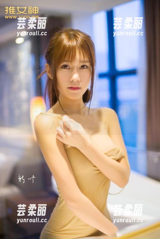 推女神 - 晓艾fafa白丝私拍：有种白，让人想直接飞上天！