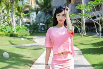 推女郎 – 当Yu佳妮在教室里：网盘里那些情不自禁的写真瞬间！