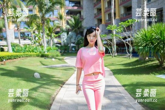 推女郎 - 当Yu佳妮在教室里：网盘里那些情不自禁的写真瞬间！