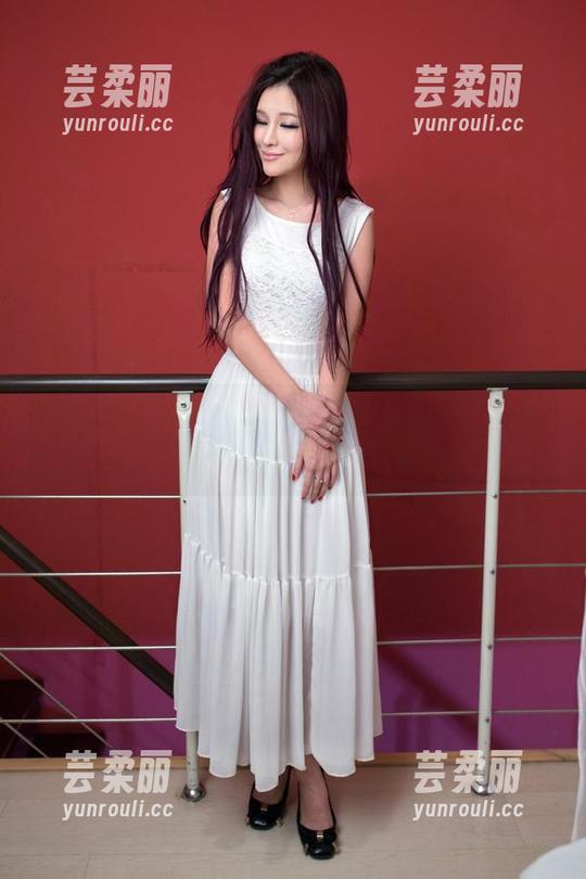 推女郎 - 这不是一般的双人写真，杨伊的照片简直像是专为我准备的！