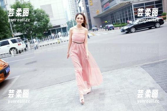 推女郎 - 在私房里做秘书，赵惟依的写真分享，猜猜她在想什么？