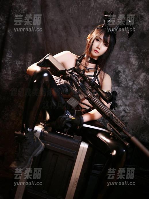 跟随晓美妈体验最新狐巫女cos，天哪，这种风格太养眼了！