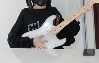杏仁曲奇原图曝光，眼镜娘高叉女仆的魅力让我停下了滚动！？