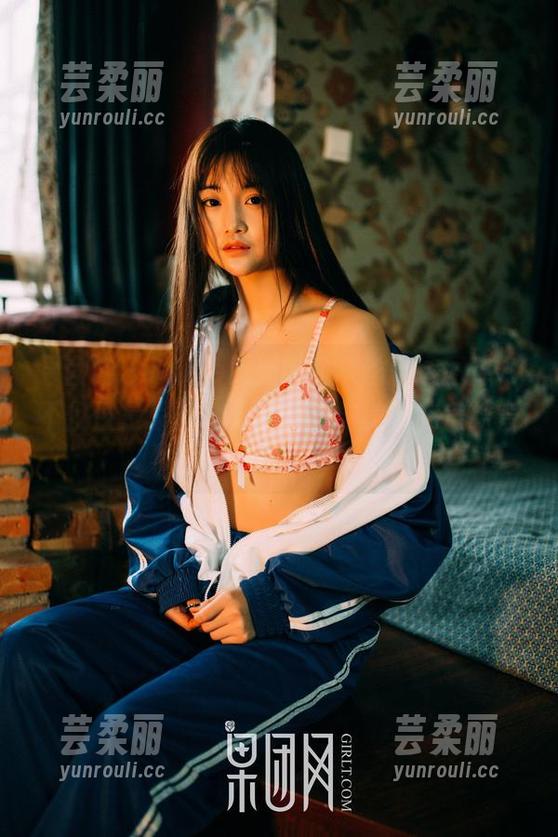 果团网 - little贝壳喵的灰丝精选图库，不仅仅是写真，更是幽默与美的完美结合！